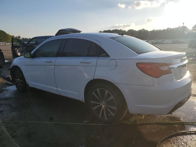 Photo 2 from auction – 2013 CHRYSLER 200 LIMITE with VIN 1C3CCBCG9DN674301