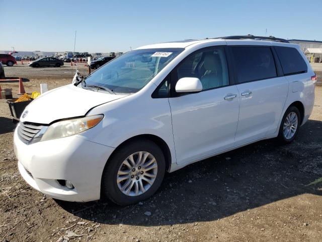 TOYOTA SIENNA XLE 2013 z numerem VIN 5TDYK3DC8DS353656 - Zdjęcie z aukcji