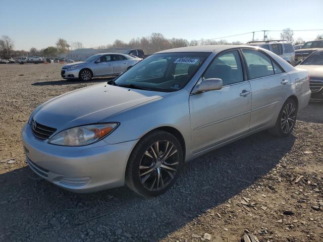 TOYOTA CAMRY LE 2004 with VIN 4T1BE32KX4U335335 - Photo from auction
