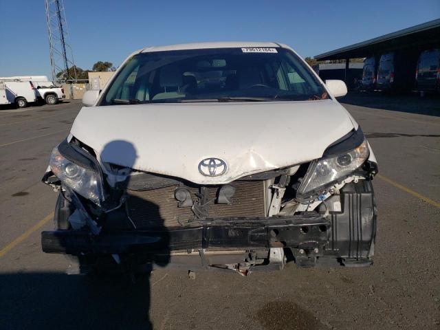 Photo 5 from auction – 2015 TOYOTA SIENNA LE with VIN 5TDKK3DC6FS582815