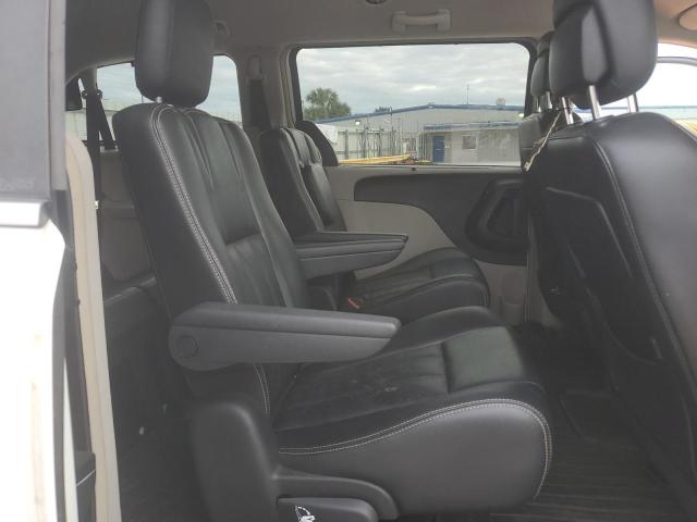 Photo 11 from auction – 2011 CHRYSLER TOWN & COU with VIN 2A4RR8DG1BR612326