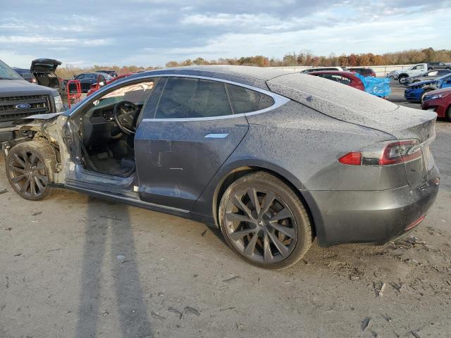 Снимка 2 от търг – 2018 TESLA MODEL S с VIN 5YJSA1E21JF258147