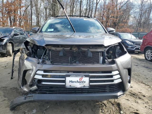 Photo 5 from auction – 2018 TOYOTA HIGHLANDER with VIN 5TDJZRFH4JS875107