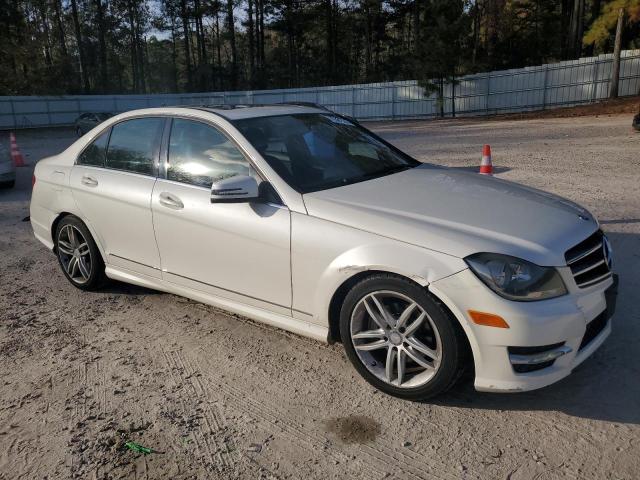 Photo 4 from auction – 2014 MERCEDES-BENZ C 250 with VIN WDDGF4HB2EA945534