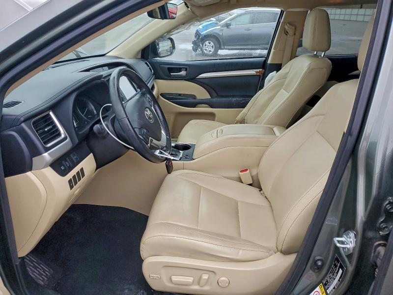 Photo 7 from auction – 2017 TOYOTA HIGHLANDER with VIN 5TDJZRFH2HS393553