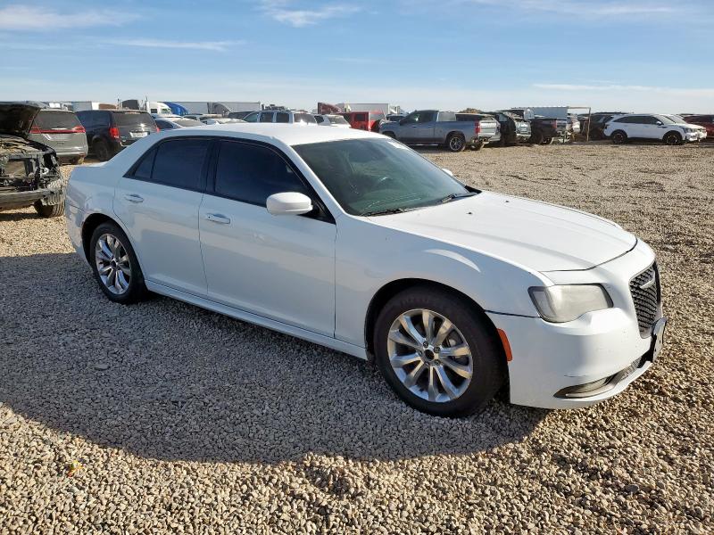 Photo 4 from auction – 2016 CHRYSLER 300 S with VIN 2C3CCAGG5GH262135