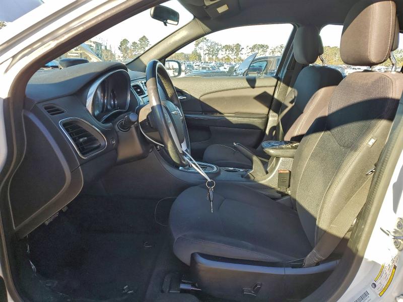 Photo 7 from auction – 2014 CHRYSLER 200 TOURIN with VIN 1C3CCBBG2EN171275