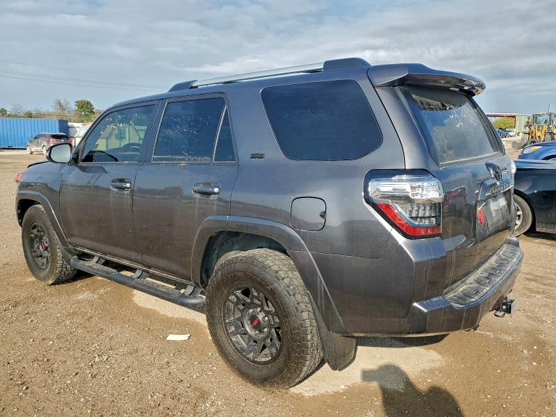 Photo 2 from auction – 2023 TOYOTA 4RUNNER SR with VIN JTEFU5JR8P5300872