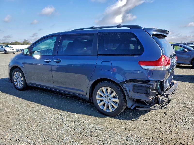 Photo 2 from auction – 2013 TOYOTA SIENNA XLE with VIN 5TDDK3DC7DS061978