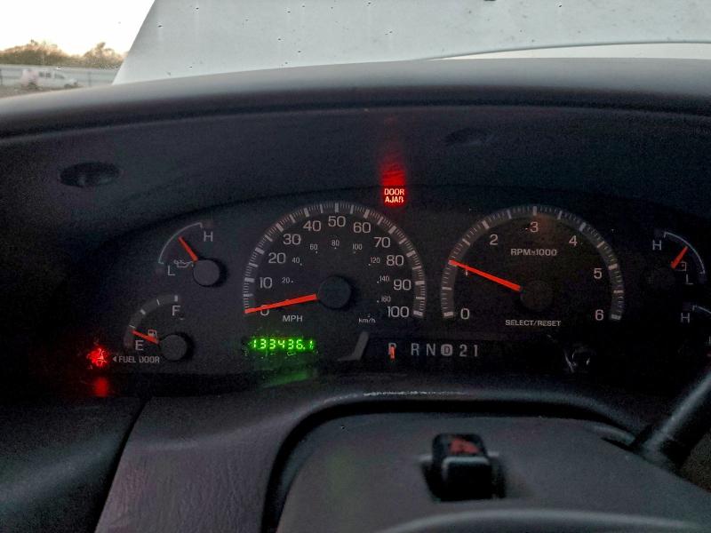 Photo 9 from auction – 2001 FORD F150 with VIN 1FTRF17W61NA90202