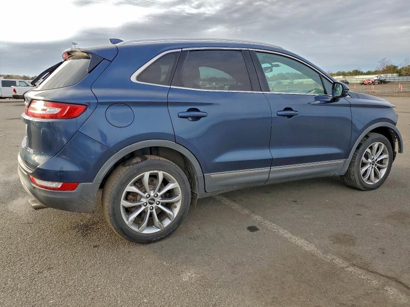 Photo 3 from auction – 2016 LINCOLN MKC SELECT with VIN 5LMCJ2D94GUJ28610