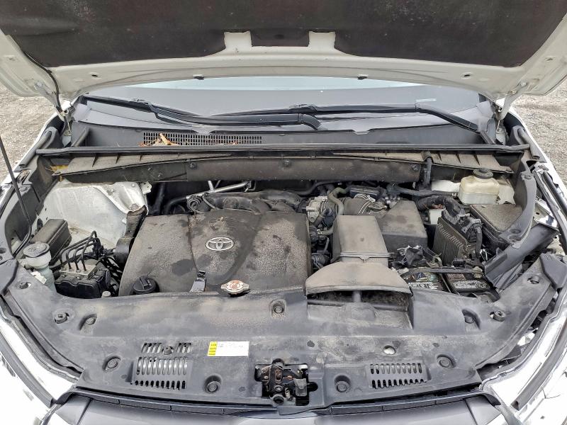 Фото 12 с аукциона – 2018 TOYOTA HIGHLANDER с VIN 5TDBZRFH1JS850542