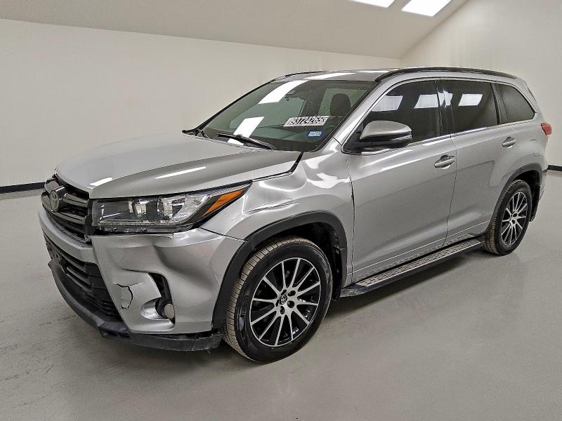 TOYOTA HIGHLANDER 2018 with VIN 5TDKZRFH5JS538076 - Photo from auction