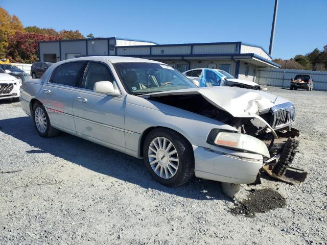 Photo 4 from auction – 2004 LINCOLN TOWN CAR U with VIN 1LNHM83W04Y622705