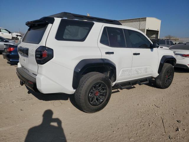 Фото 3 с аукциона – 2025 TOYOTA 4RUNNER LI с VIN JTEVB5BR6S5011319