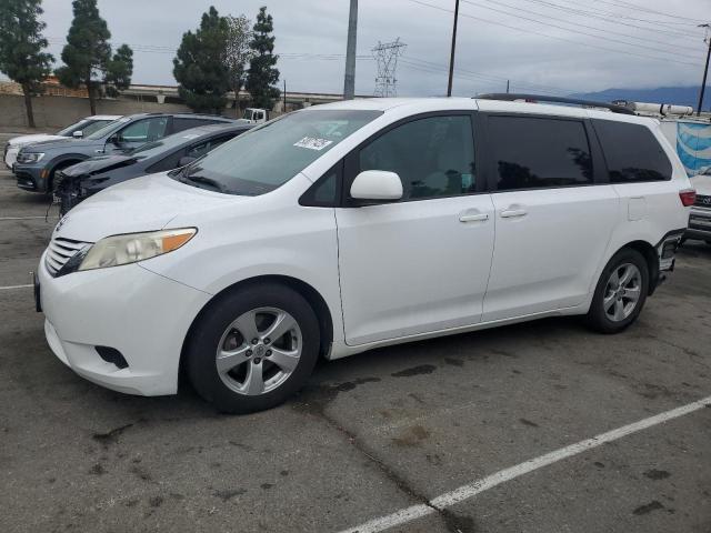 TOYOTA SIENNA LE 2015 with VIN 5TDKK3DC6FS553296 - Photo from auction