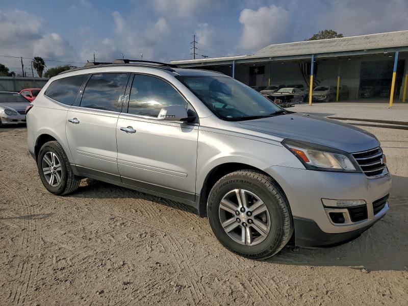 Photo 4 from auction – 2017 CHEVROLET TRAVERSE L with VIN 1GNKRGKD6HJ306334