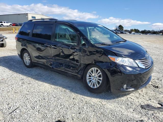 Photo 4 from auction – 2017 TOYOTA SIENNA XLE with VIN 5TDYZ3DC3HS823402