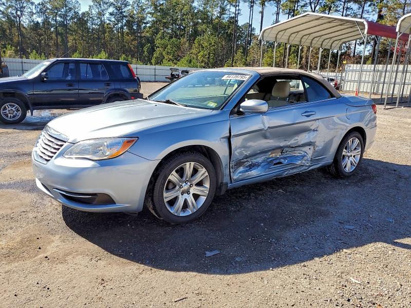 CHRYSLER 200 TOURIN 2013 with VIN 1C3BCBEBXDN585639 - Photo from auction
