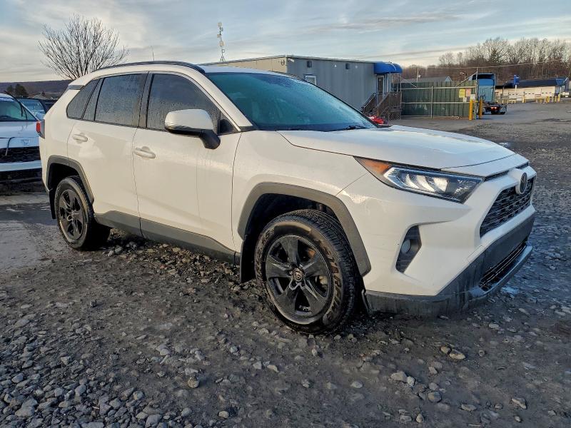 Photo 4 from auction – 2019 TOYOTA RAV4 XLE with VIN JTMP1RFV5KD026916