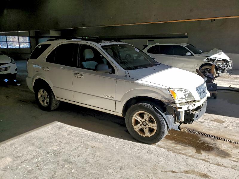 Photo 4 from auction – 2004 KIA SORENTO EX with VIN KNDJD733545307020