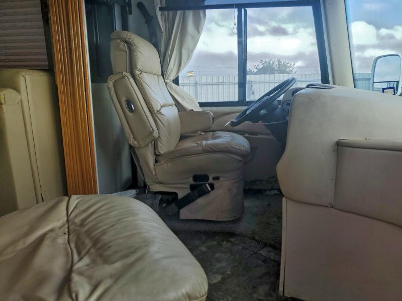 Photo 5 from auction – 2001 NEWMAR DUTCHSTAR 3852 with VIN 4UZAAHAK11CH83148