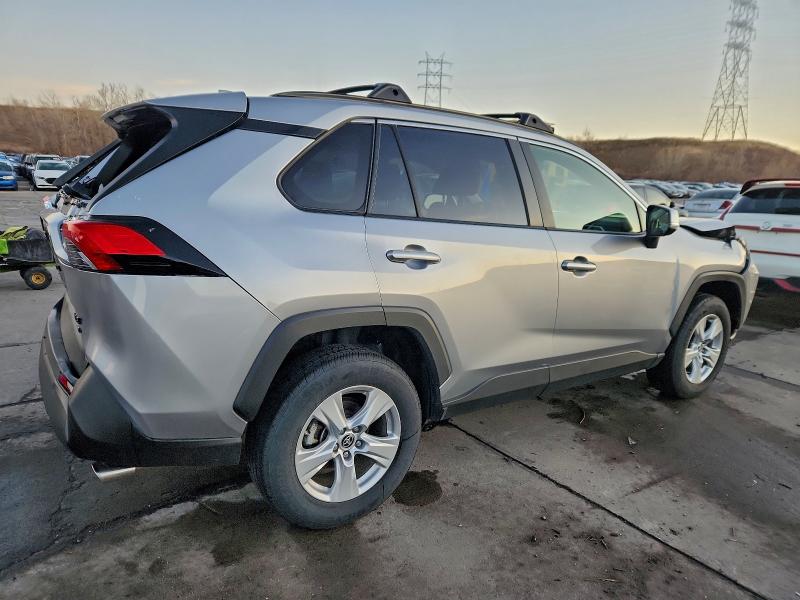 Photo 3 from auction – 2019 TOYOTA RAV4 XLE with VIN JTMP1RFV2KD524183