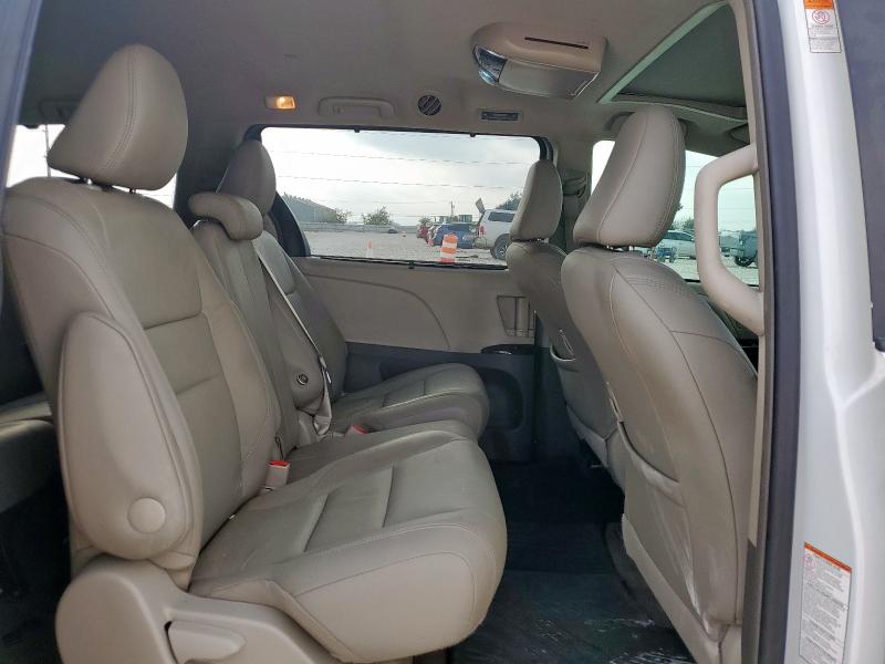 Photo 11 from auction – 2017 TOYOTA SIENNA XLE with VIN 5TDYZ3DC6HS857981