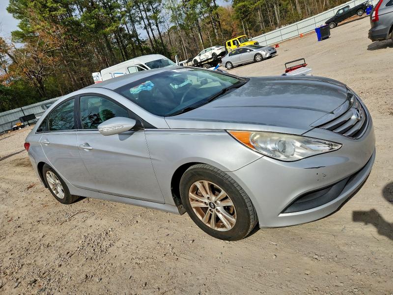Photo 4 from auction – 2014 HYUNDAI SONATA GLS with VIN 5NPEB4AC9EH905783