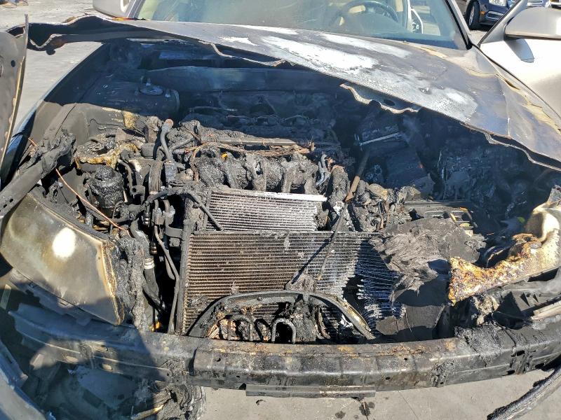 Photo 11 from auction – 2010 HYUNDAI SONATA SE with VIN 5NPEU4AC5AH631387