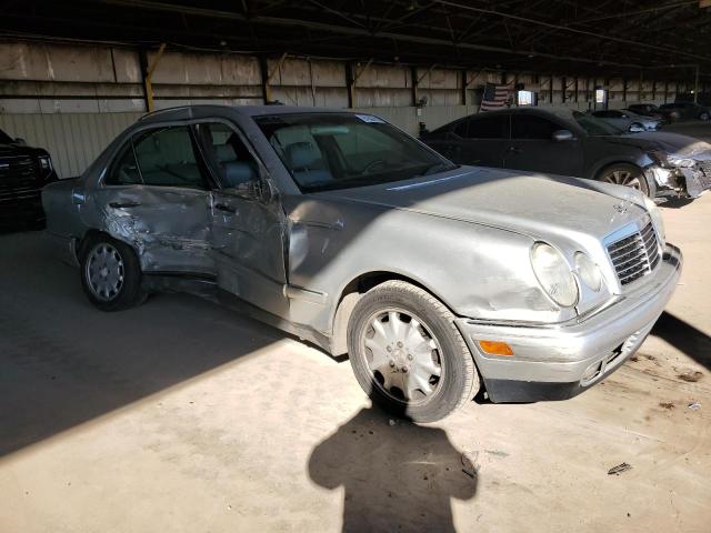 Photo 4 from auction – 1998 MERCEDES-BENZ E 320 with VIN WDBJF65F7WA689555