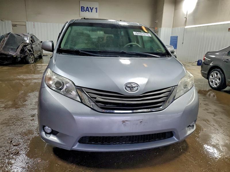 Photo 5 from auction – 2011 TOYOTA SIENNA XLE with VIN 5TDYK3DCXBS051525
