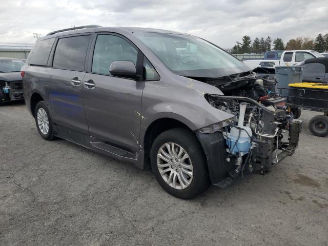 Photo 4 from auction – 2017 TOYOTA SIENNA MINI PASS VAN with VIN 5TDYZ3DC3HS870946