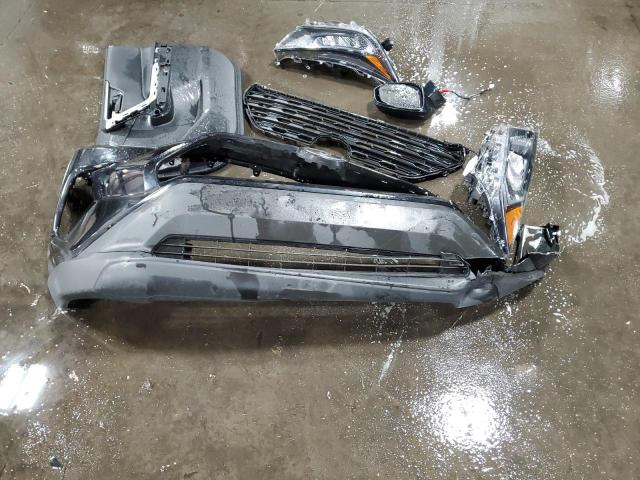 Photo 13 from auction – 2020 TOYOTA RAV4 LE with VIN 2T3F1RFVXLW137333