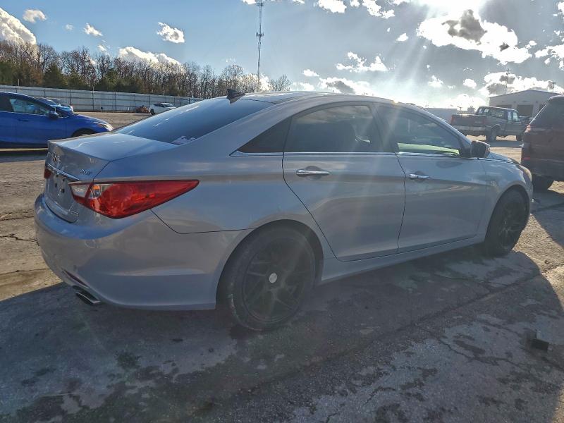 Photo 3 from auction – 2013 HYUNDAI SONATA SE with VIN 5NPEC4AB0DH674002