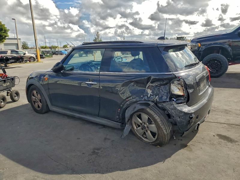 Photo 2 from auction – 2017 MINI COOPER with VIN WMWXP5C56H2D16629