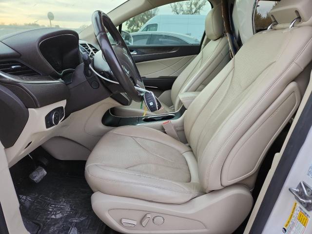 Photo 7 from auction – 2017 LINCOLN MKC RESERV with VIN 5LMTJ3DH9HUL36321