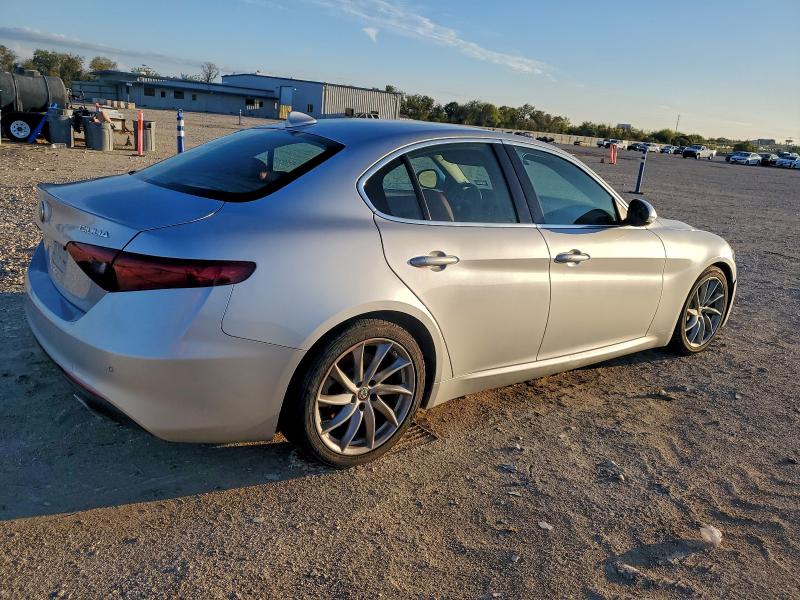 Photo 3 from auction – 2019 ALFA ROMEO GIULIA with VIN ZARFAMAN1K7597989