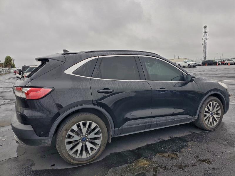 Photo 3 from auction – 2020 FORD ESCAPE TIT with VIN 1FMCU9DZ8LUA79554