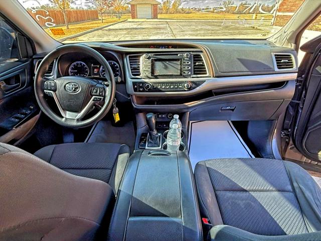 Photo 9 from auction – 2018 TOYOTA HIGHLANDER with VIN 5TDBZRFH1JS868846