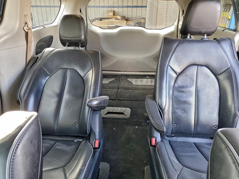 Photo 10 from auction – 2018 CHRYSLER PACIFICA with VIN 2C4RC1N75JR178469