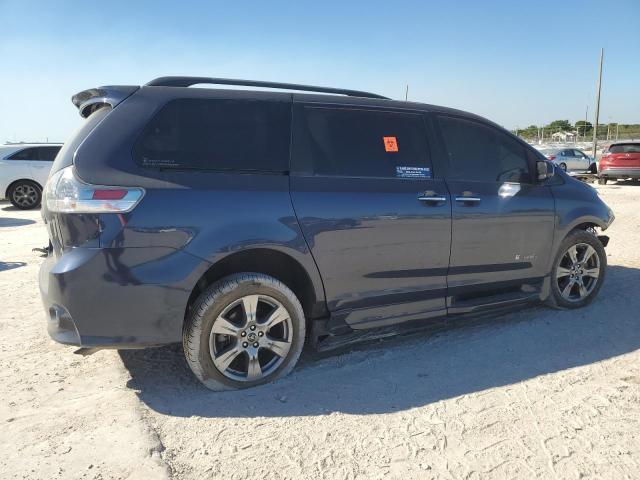 Photo 3 from auction – 2018 TOYOTA SIENNA SE with VIN 5TDXZ3DC2JS935951
