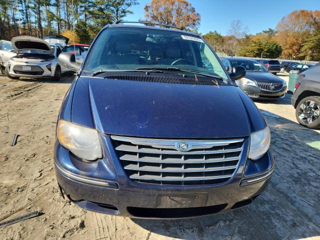 Photo 5 from auction – 2005 CHRYSLER TOWN & COU with VIN 2C8GP64L35R294331