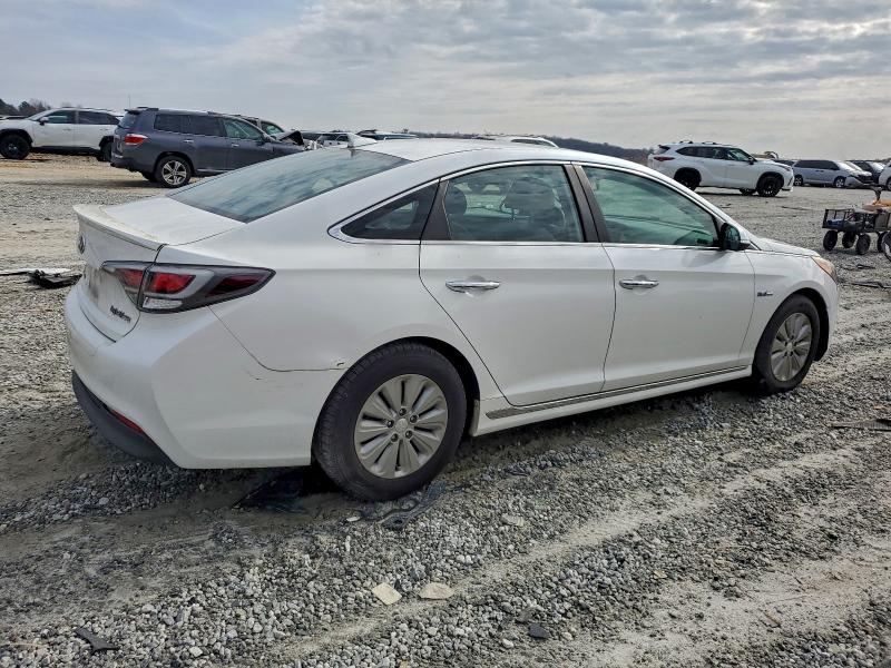 Photo 3 from auction – 2016 HYUNDAI SONATA HYB with VIN KMHE24L16GA012777