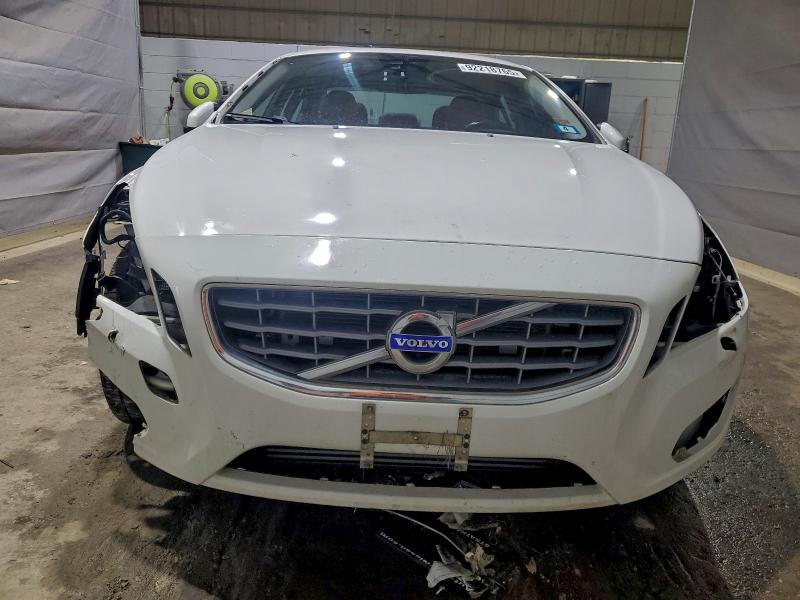 Photo 5 from auction – 2012 VOLVO S60 T6 with VIN YV1902FH3C2037451