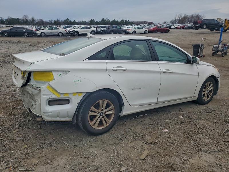 Photo 3 from auction – 2011 HYUNDAI SONATA GLS with VIN 5NPEB4AC7BH090477