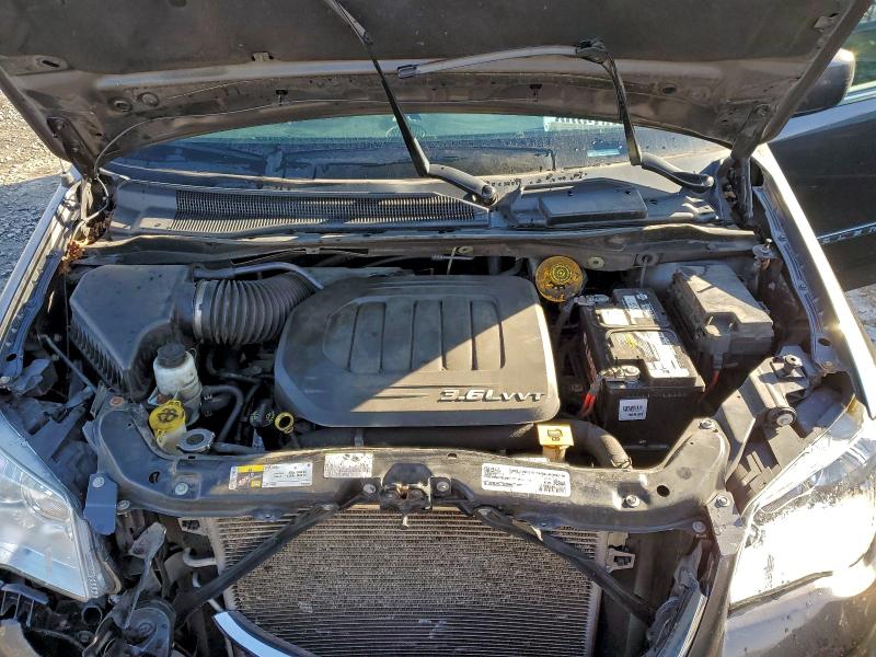 Photo 12 from auction – 2016 CHRYSLER TOWN & COU with VIN 2C4RC1BG0GR149667