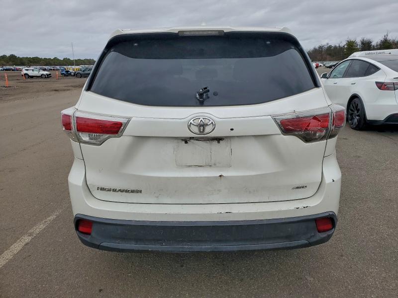 Photo 6 from auction – 2015 TOYOTA HIGHLANDER with VIN 5TDJKRFH7FS078121