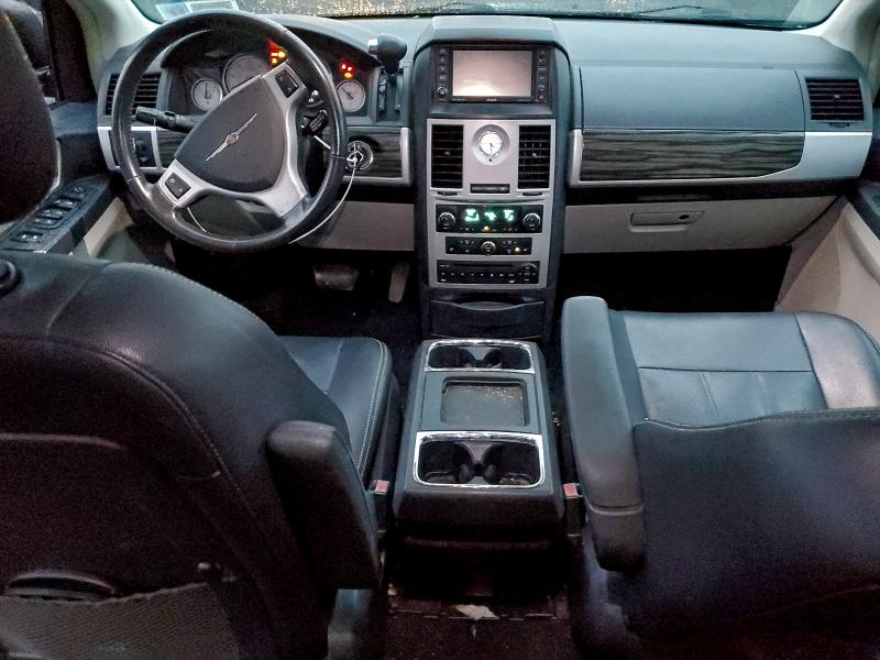 Photo 8 from auction – 2010 CHRYSLER TOWN & COU with VIN 2A4RR8DX1AR381748