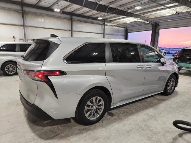 Photo 3 from auction – 2021 TOYOTA SIENNA LE with VIN 5TDKSKFC6MS035886